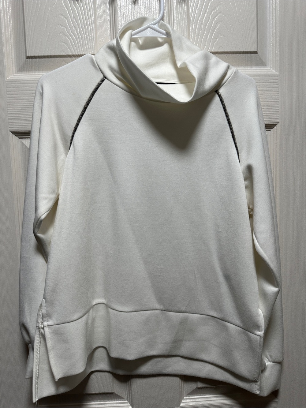 T TAHARI Relaxed Turtleneck White Top